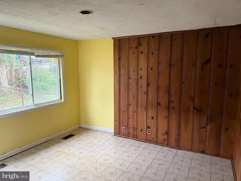 Living - 2713 Glen Ave, Baltimore, MD 21215 photo 4 of 4