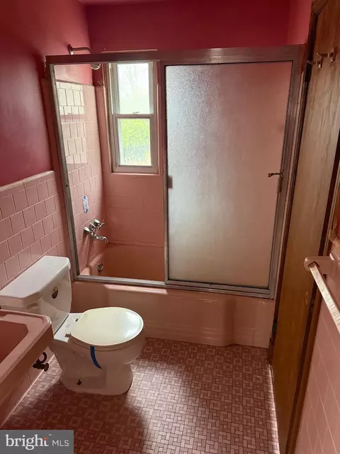 Bath - 2713 Glen Ave, Baltimore, MD 21215 photo 2 of 2