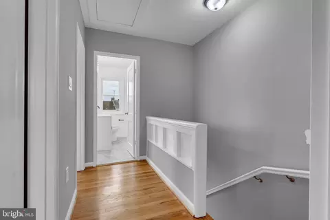 Entry Way - 854 Bradhurst Rd, Baltimore, MD 21212 photo 3 of 4
