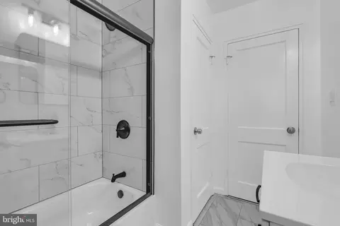 Bath - 854 Bradhurst Rd, Baltimore, MD 21212 photo 4 of 4
