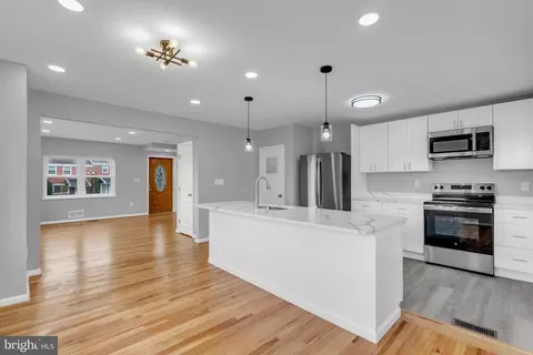 Entry Way - 854 Bradhurst Rd, Baltimore, MD 21212 photo 1 of 4