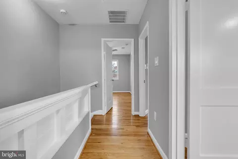 Entry Way - 854 Bradhurst Rd, Baltimore, MD 21212 photo 2 of 4