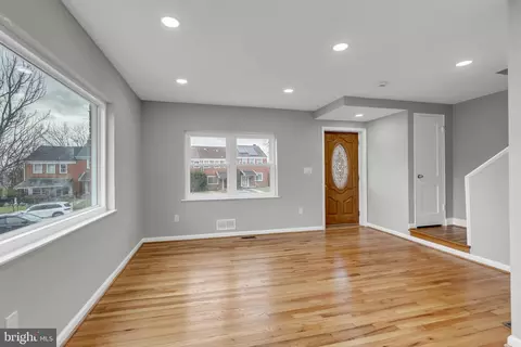 Living - 854 Bradhurst Rd, Baltimore, MD 21212 photo 2 of 3