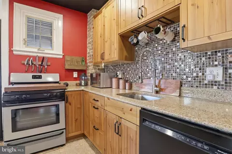 Kitchen - 2717 Kildaire Dr, Baltimore, MD 21234 photo 4 of 4