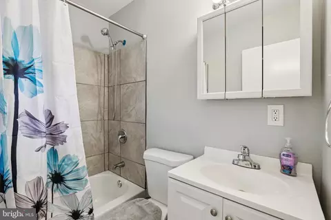 Bath - 4714 Hellwig Rd, Baltimore, MD 21206 photo 1 of 1