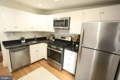 Kitchen - 29 E Henrietta St, Baltimore, MD 21230 photo 2 of 3
