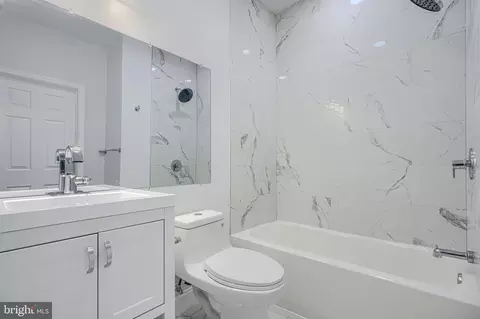 Bath - 513 Normandy Ave, Baltimore, MD 21229 photo 1 of 5