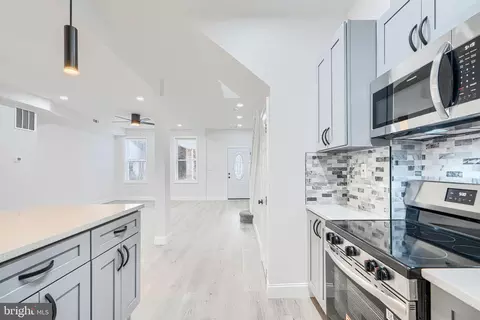 Entry Way - 513 Normandy Ave, Baltimore, MD 21229 photo 1 of 3