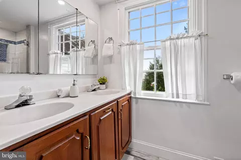 Bath - 212 Witherspoon Rd, Baltimore, MD 21212 photo 2 of 4