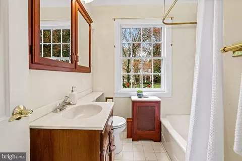 Bath - 212 Witherspoon Rd, Baltimore, MD 21212 photo 4 of 4