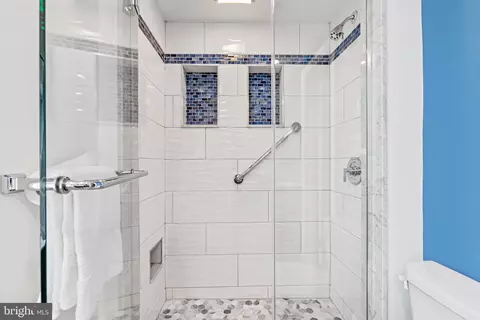 Bath - 212 Witherspoon Rd, Baltimore, MD 21212 photo 3 of 4