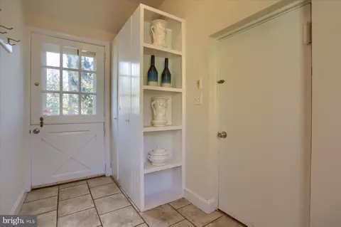 Entry Way - 115 Witherspoon Rd, Baltimore, MD 21212 photo 4 of 7