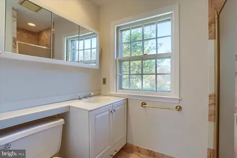 Bath - 115 Witherspoon Rd, Baltimore, MD 21212 photo 2 of 5