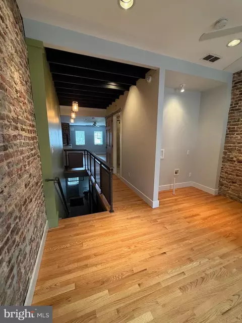 Entry Way - 2346 Sidney Ave, Baltimore, MD 21230 photo 1 of 3