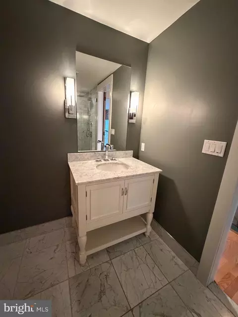 Bath - 2346 Sidney Ave, Baltimore, MD 21230 photo 3 of 5