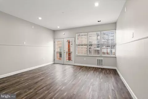 Living - 3006 Elliott St, Baltimore, MD 21224 photo 3 of 5