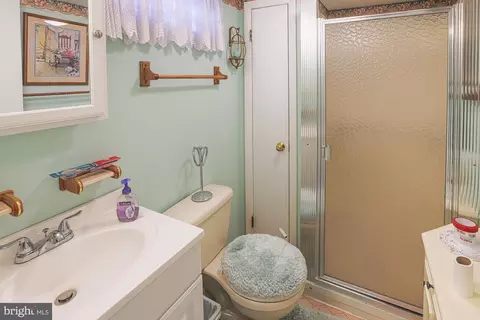 Bath - 6105 Walther Ave, Baltimore, MD 21206 photo 1 of 1