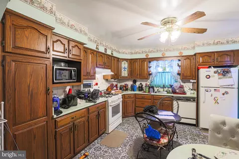Entry Way - 6105 Walther Ave, Baltimore, MD 21206 photo 3 of 4