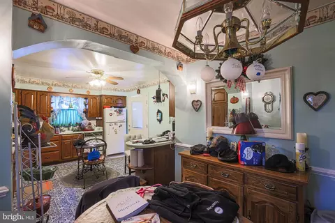 Entry Way - 6105 Walther Ave, Baltimore, MD 21206 photo 2 of 4