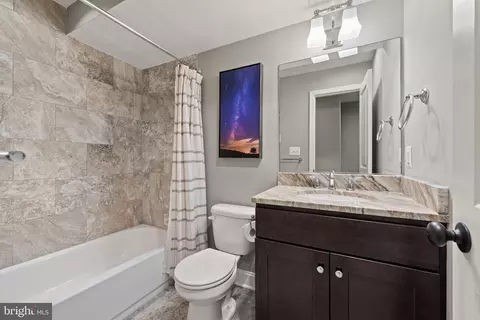 Bath - 935 S Bouldin St, Baltimore, MD 21224 photo 3 of 3