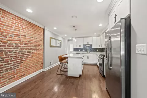Entry Way - 935 S Bouldin St, Baltimore, MD 21224 photo 5 of 6