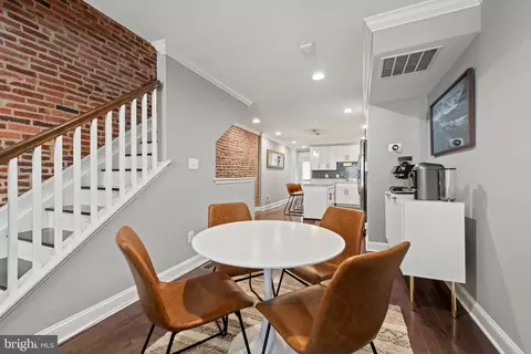 Entry Way - 935 S Bouldin St, Baltimore, MD 21224 photo 3 of 6