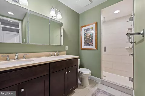 Bath - 935 S Bouldin St, Baltimore, MD 21224 photo 1 of 3
