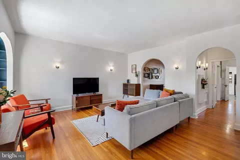 Living - 706 E Lake Ave, Baltimore, MD 21212 photo 1 of 1