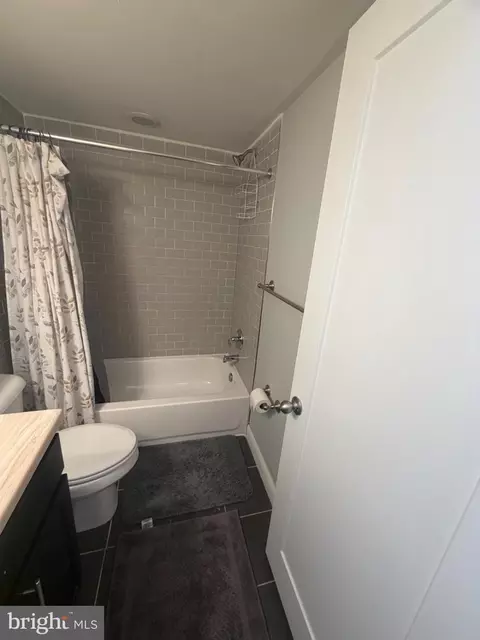Bath - 17 E 21st St, Baltimore, MD 21218 photo 3 of 5