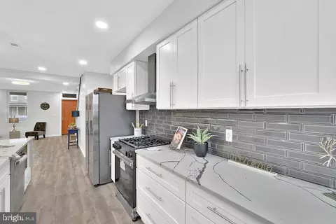 Entry Way - 2014 N Wolfe St N, Baltimore, MD 21213 photo 12 of 18