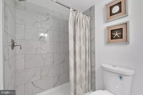 Bath - 2014 N Wolfe St N, Baltimore, MD 21213 photo 2 of 3
