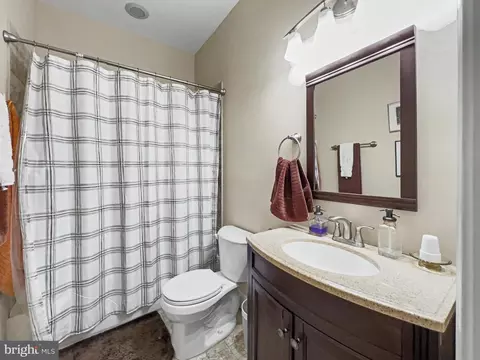 Bath - 1610 N Broadway N, Baltimore, MD 21213 photo 2 of 4