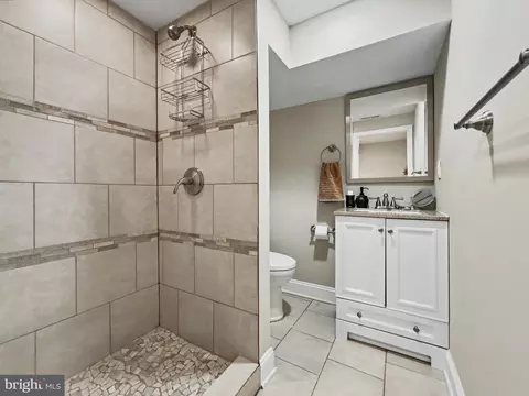 Bath - 1610 N Broadway N, Baltimore, MD 21213 photo 3 of 4