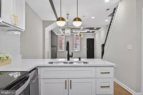 Entry Way - 1820 N Collington Ave, Baltimore, MD 21213 photo 5 of 8