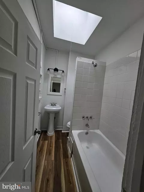Bath - 3141 Elmora Ave, Baltimore, MD 21213 photo 1 of 1