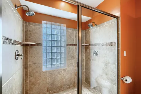 Bath - 232 S Ann St, Baltimore, MD 21231 photo 10 of 12