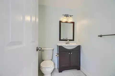 Bath - 232 S Ann St, Baltimore, MD 21231 photo 6 of 12