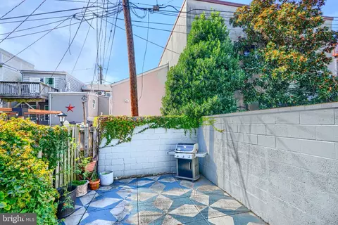 Exterior - 232 S Ann St, Baltimore, MD 21231 photo 5 of 9