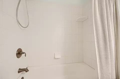 Bath - 232 S Ann St, Baltimore, MD 21231 photo 8 of 12