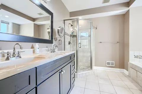 Bath - 232 S Ann St, Baltimore, MD 21231 photo 2 of 12