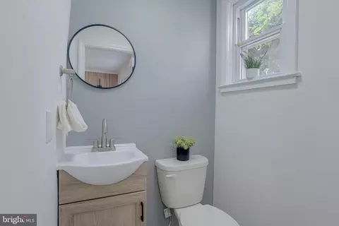 Bath - 1400 Walker Ave, Baltimore, MD 21239 photo 1 of 3