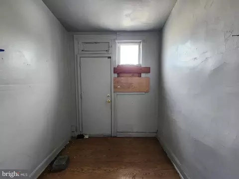 Entry Way - 3532 Esther Pl, Baltimore, MD 21224 photo 2 of 5