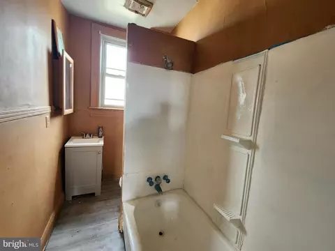 Entry Way - 3532 Esther Pl, Baltimore, MD 21224 photo 5 of 5