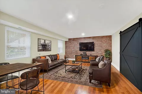 Living - 15 Branch Ln #22, Baltimore, MD 21201 photo 1 of 3