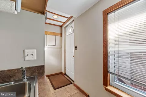 Entry Way - 1608 Eastern Ave, Baltimore, MD 21231 photo 5 of 15