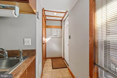 Entry Way - 1608 Eastern Ave, Baltimore, MD 21231 photo 10 of 15