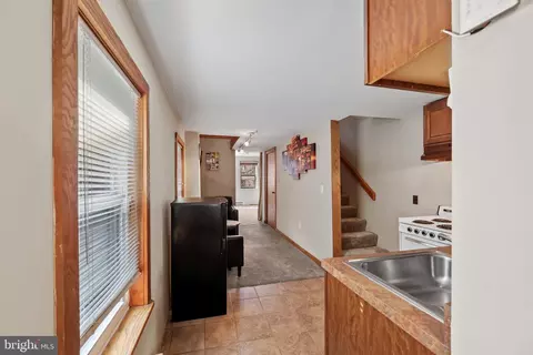 Entry Way - 1608 Eastern Ave, Baltimore, MD 21231 photo 6 of 15