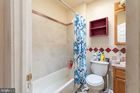 Bath - 2105 Whittier Ave, Baltimore, MD 21217 photo 2 of 4