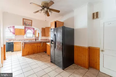 Entry Way - 2105 Whittier Ave, Baltimore, MD 21217 photo 1 of 5