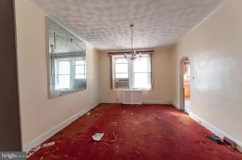 Living - 2105 Whittier Ave, Baltimore, MD 21217 photo 5 of 6
